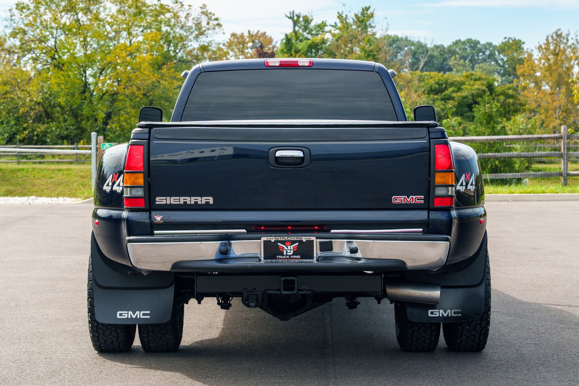 Used 2006 GMC Sierra 3500 SLE w/ Heavy-Duty Power Package AWD/4WD image 15