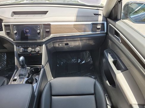 Used 2023 Volkswagen Atlas SE w/ Black Wheel Package FWD image 16