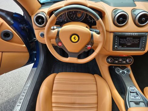 Used 2014 Ferrari California RWD image 21