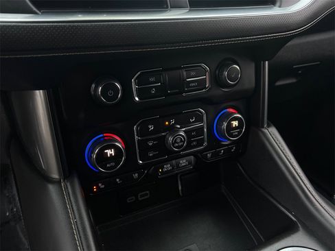 Used 2023 Chevrolet Suburban Premier image 22