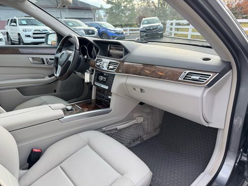 Used 2014 Mercedes-Benz E 350 4MATIC Wagon image 36
