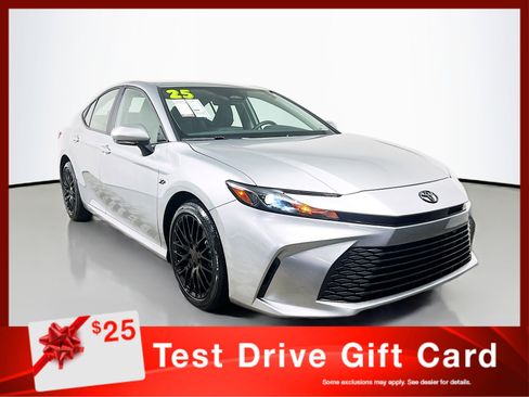 Used 2025 Toyota Camry LE image 1