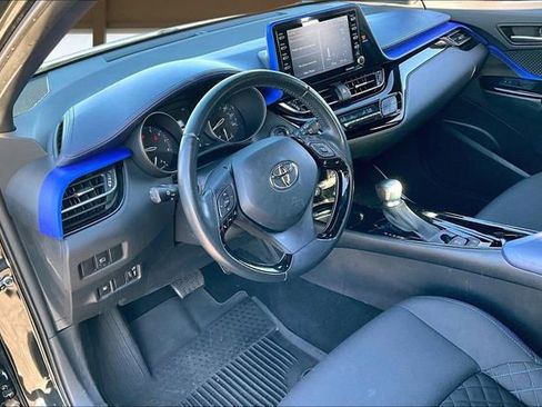 Used 2022 Toyota C-HR XLE image 14