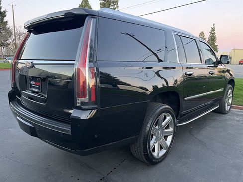 Used 2020 Cadillac Escalade ESV Luxury image 12