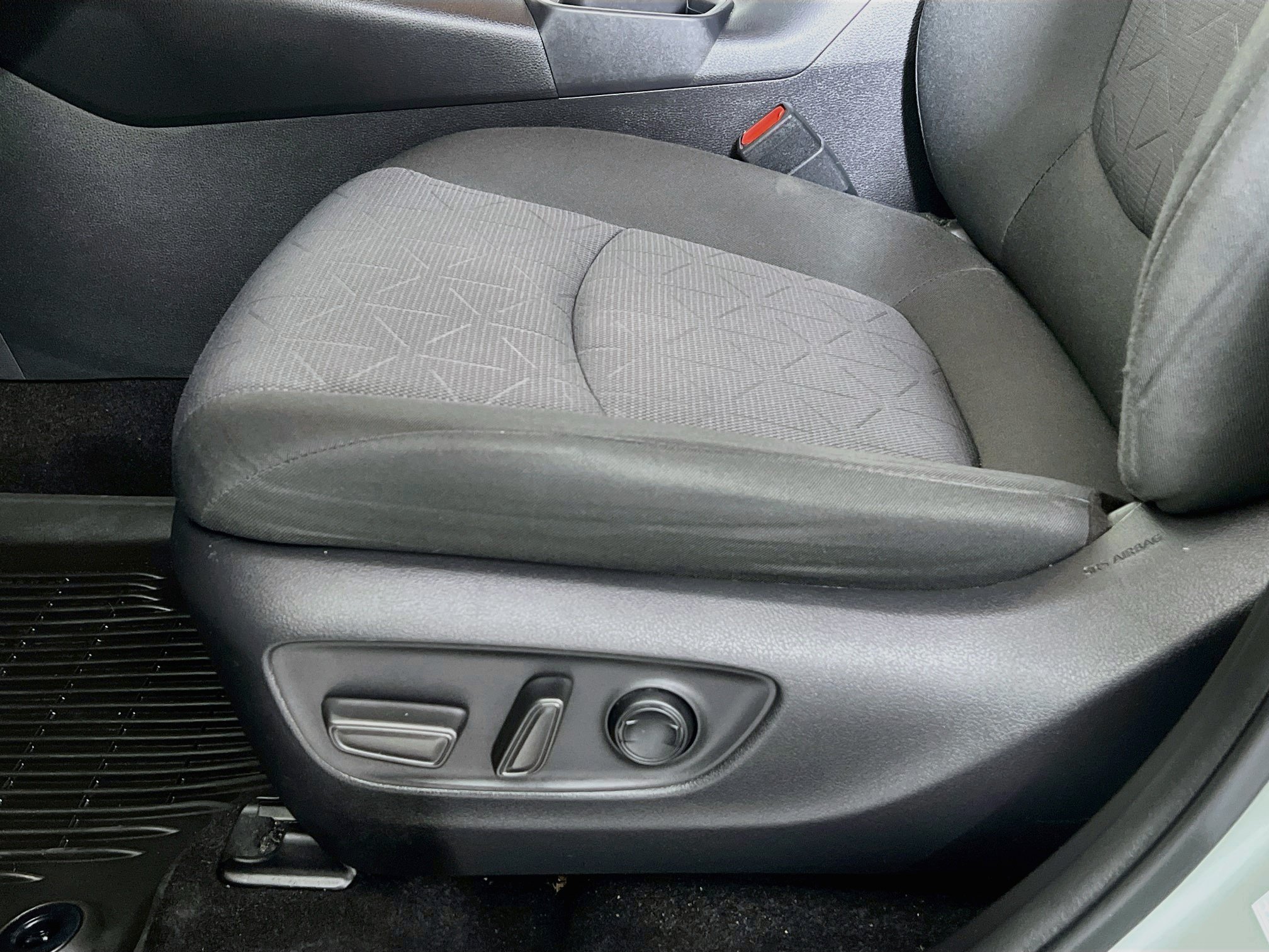 Certified 2021 Toyota RAV4 XLE w/ XLE Grade Weather Package AWD/4WD image 18