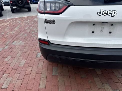 Used 2021 Jeep Cherokee Latitude FWD image 8