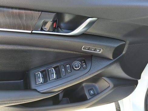 Used 2022 Honda Accord Touring image 18