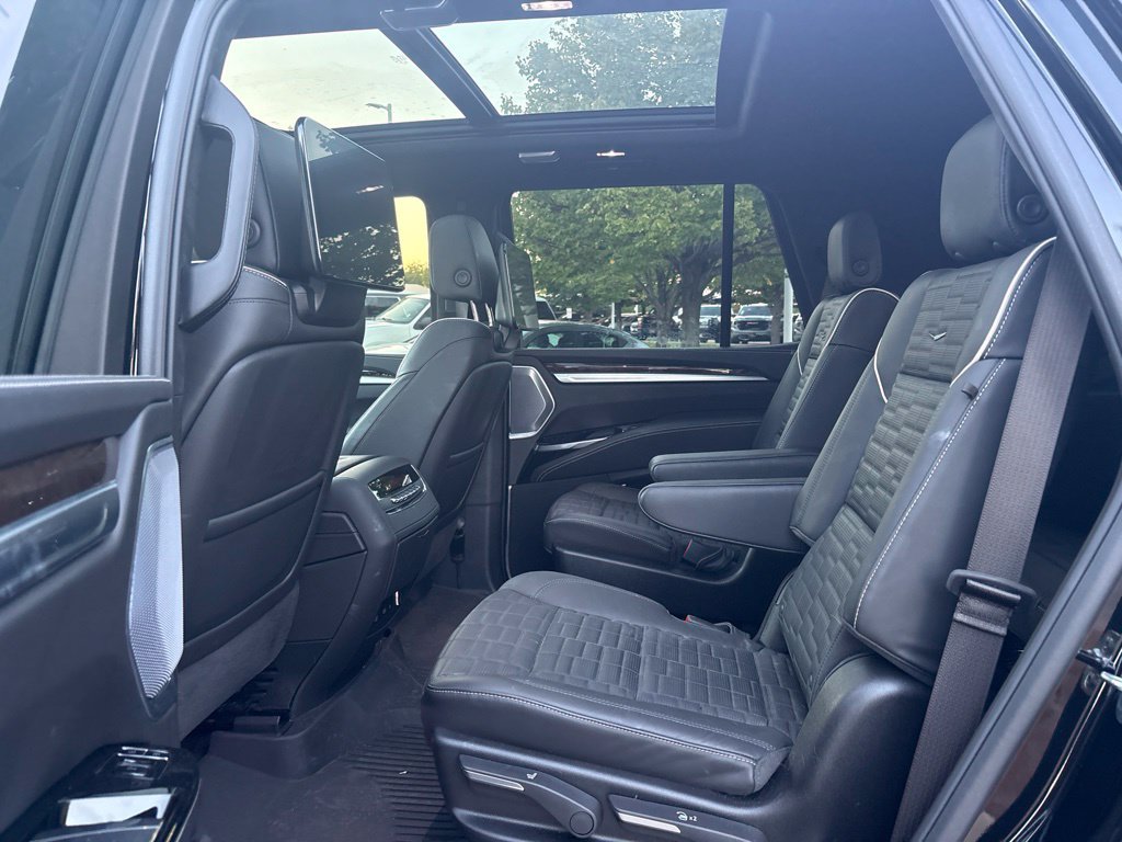 Used 2026 Cadillac Escalade Platinum Sport w/ LPO, ONYX Package AWD/4WD image 17