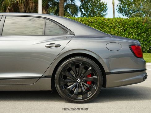 Used 2022 Bentley Flying Spur Plug-In Hybrid image 5