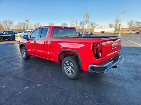 New 2025 GMC Sierra 1500 SLE image 3
