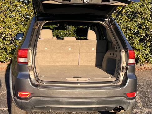 Used 2012 Jeep Grand Cherokee Laredo image 6