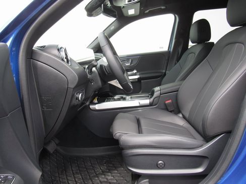 New 2025 Mercedes-Benz GLB 250 4MATIC image 10