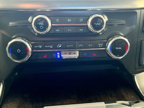 Used 2022 Ford F150 Lariat w/ Equipment Group 501A Mid image 16