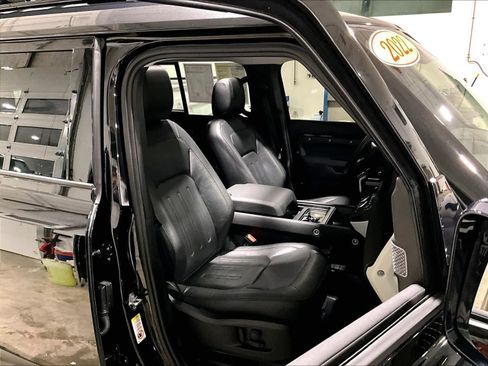 Used 2022 Land Rover Defender 110 SE image 11