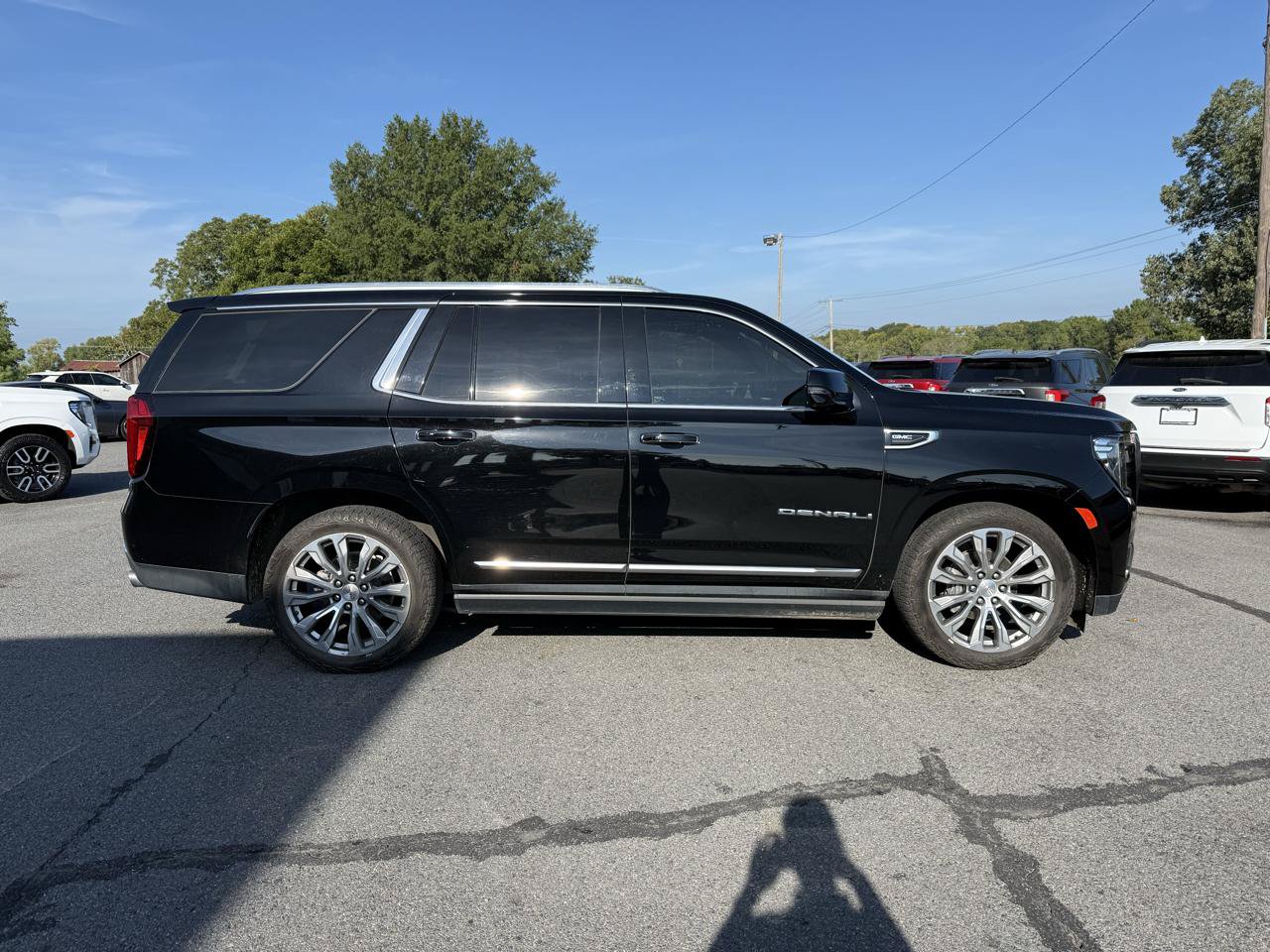 Used 2021 GMC Yukon Denali w/ Denali Ultimate Package AWD/4WD image 3
