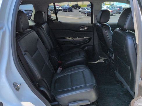 Certified 2021 GMC Acadia SLT w/ LPO, Floor Liner Package AWD/4WD image 28
