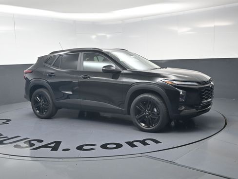 New 2026 Chevrolet Trax ACTIV FWD image 2