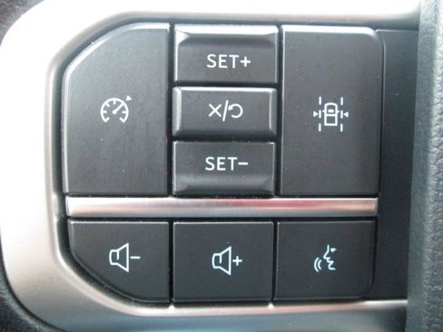 Used 2023 Ford Expedition Max XLT image 33