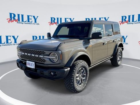 New 2025 Ford Bronco Badlands image 1