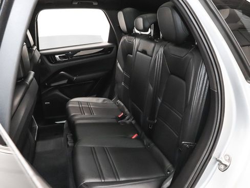 Used 2021 Porsche Cayenne w/ Premium Package image 22