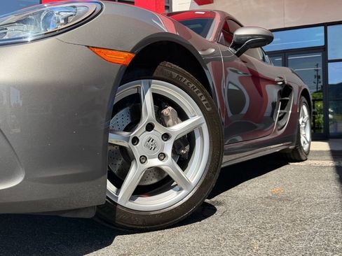 Used 2018 Porsche 718 Cayman RWD image 2