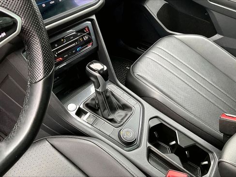 Used 2022 Volkswagen Tiguan SE R-Line image 17