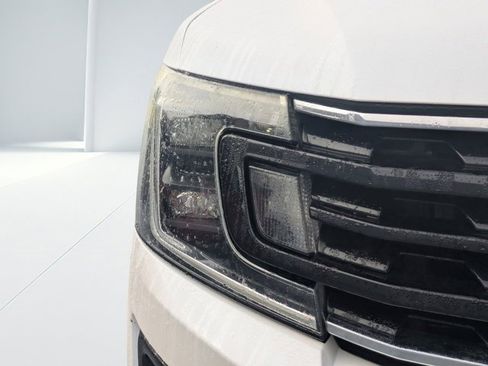 Used 2019 Ford Expedition Limited w/ Equipment Group 303A image 8