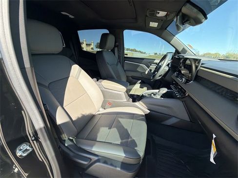 Certified 2024 Chevrolet Colorado ZR2 w/ ZR2 Convenience Package III image 27