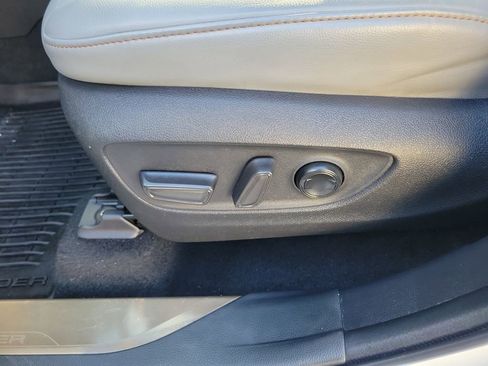 Used 2022 Toyota Highlander Bronze Edition image 19