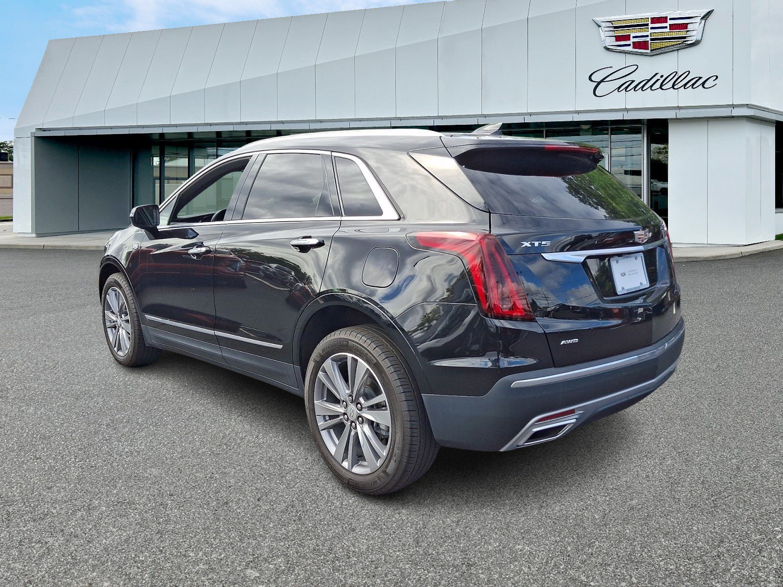 Certified 2024 Cadillac XT5 Premium Luxury AWD/4WD image 3
