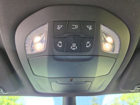Certified 2026 Chrysler Pacifica Select FWD image 9