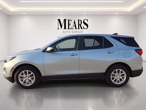 Used 2022 Chevrolet Equinox LT FWD image 2