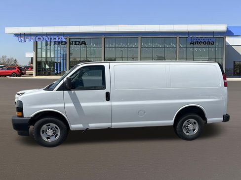 Used 2019 Chevrolet Express 3500 w/ Driver Convenience Package RWD image 2