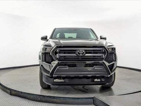 Used 2025 Toyota Tacoma SR image 12