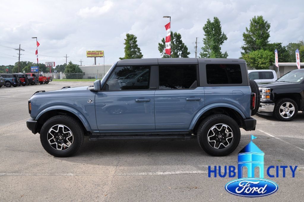 Used 2024 Ford Bronco Outer Banks AWD/4WD image 2