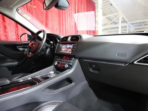 Used 2018 Jaguar F-PACE Prestige AWD/4WD image 25