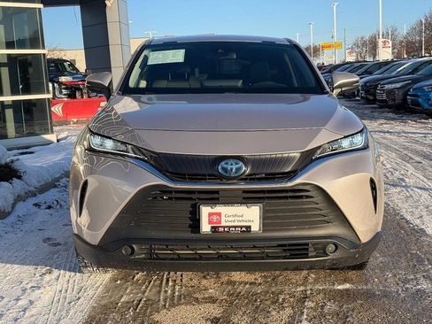 Used 2022 Toyota Venza LE image 8