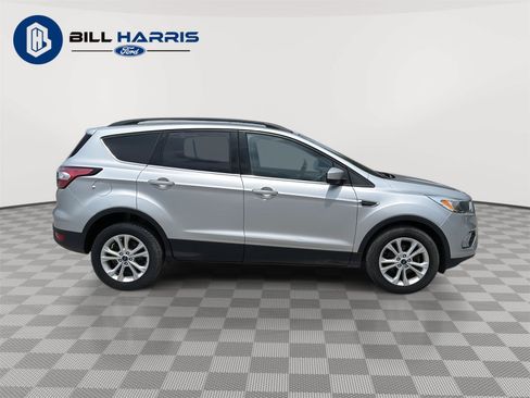 Used 2018 Ford Escape SE FWD image 4