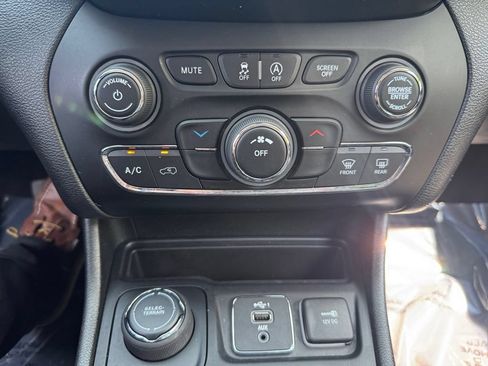 Used 2021 Jeep Cherokee Latitude Lux AWD/4WD image 23
