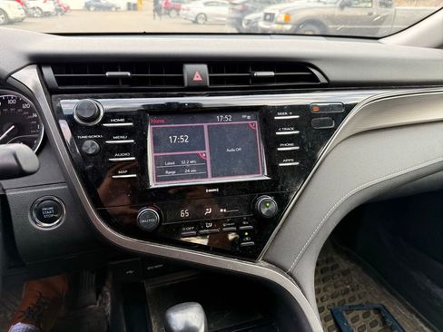 Used 2020 Toyota Camry SE w/ Cold Weather Package image 6