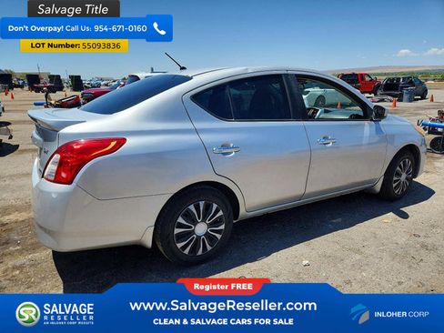 Used 2015 Nissan Versa SV FWD image 4