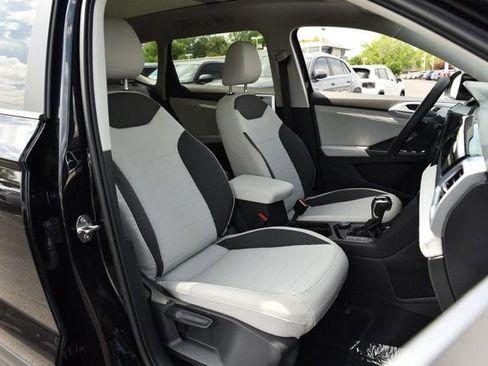 New 2026 Volkswagen Taos SE image 21