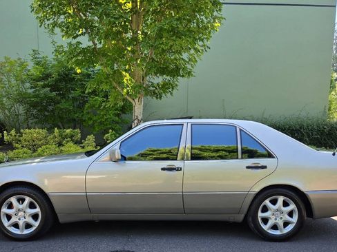 Used 1993 Mercedes-Benz 300 SD Sedan image 10