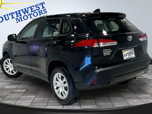 Used 2025 Toyota Corolla Cross L FWD image 5