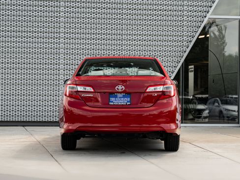 Used 2014 Toyota Camry LE FWD image 24