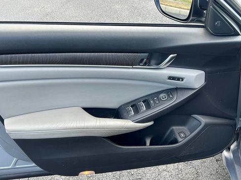 Used 2018 Honda Accord Touring image 11