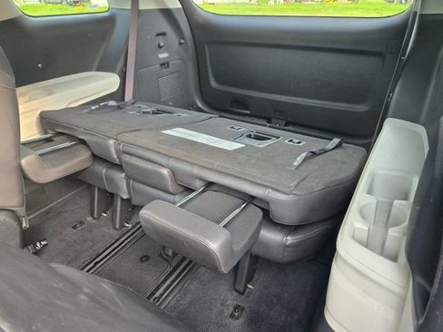 Used 2024 Kia Carnival LX image 19