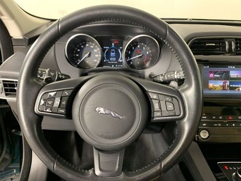 Used 2018 Jaguar F-PACE Premium image 20