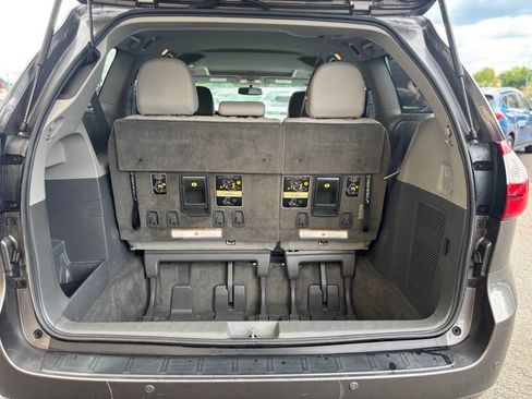 Used 2017 Toyota Sienna XLE w/ XLE Navigation Package AWD/4WD image 19