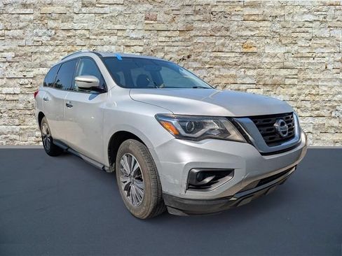 Used 2020 Nissan Pathfinder SV FWD image 2